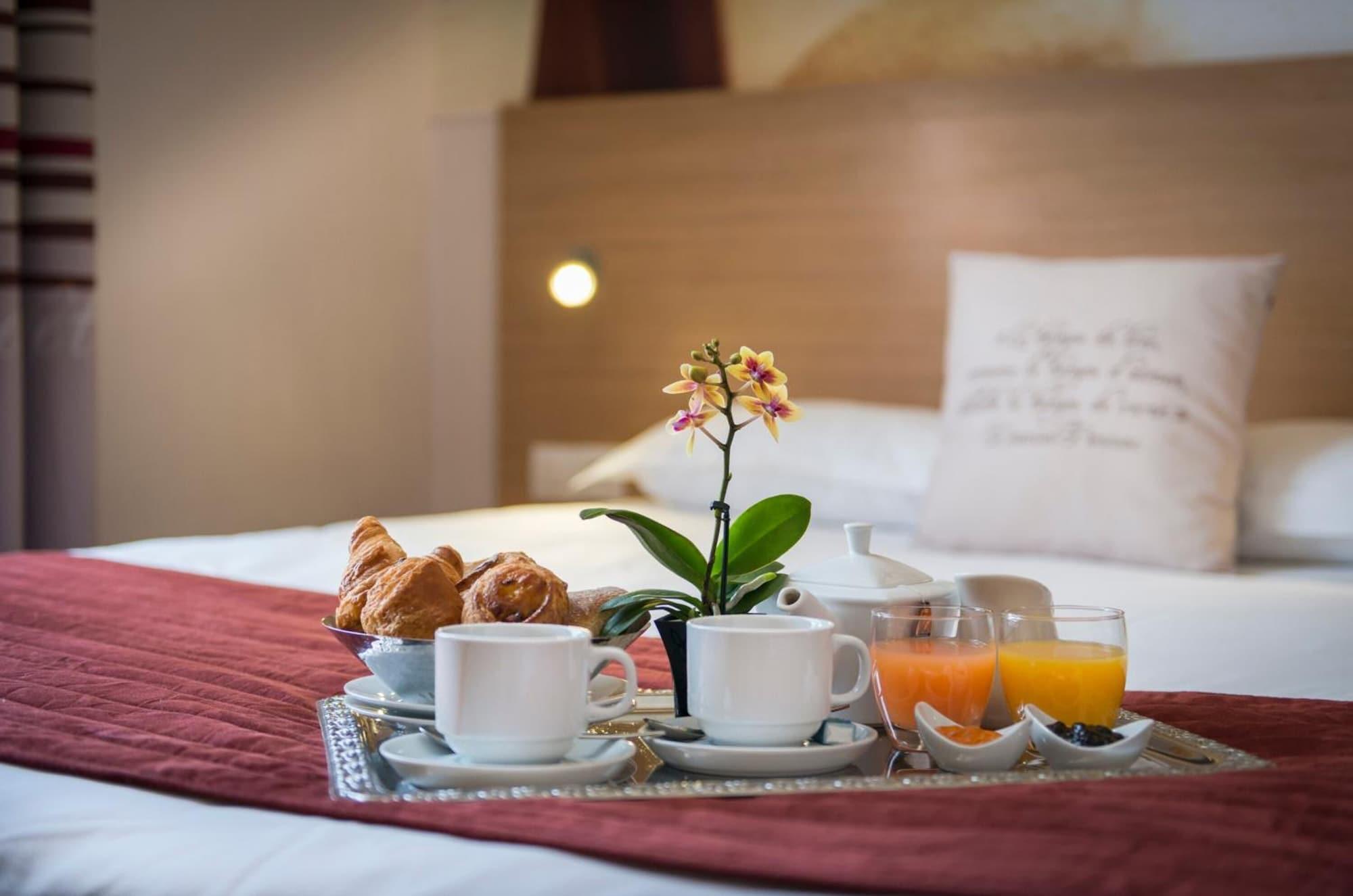 Hotel Ariane Montparnasse By Patrick Hayat Paris Bagian luar foto